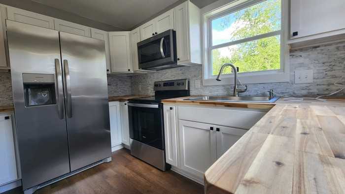 102 S North St - Photo 3 of 11