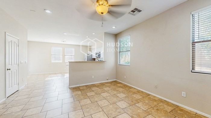 1407 N 79th Ln - Photo 5 of 33