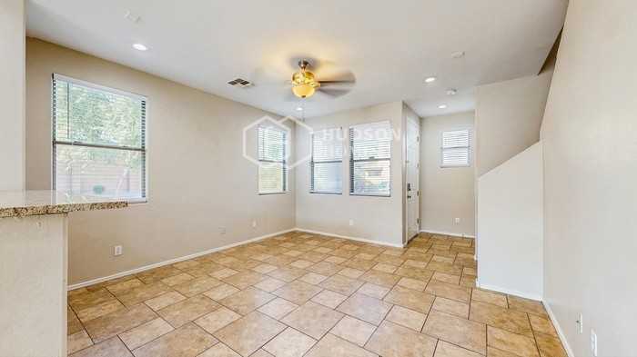 1407 N 79th Ln - Photo 6 of 33