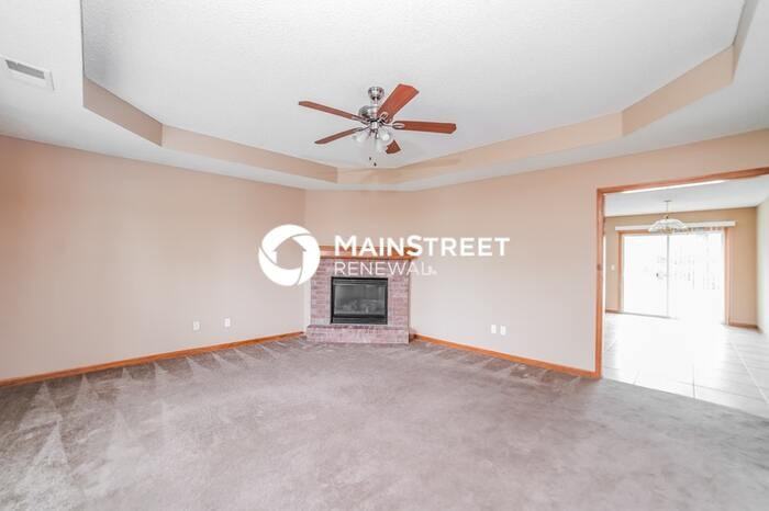 715 Country Ln - Photo 5 of 16