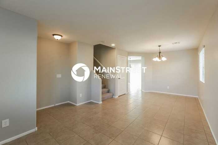 9921 W Hilton Ave - Photo 5 of 17