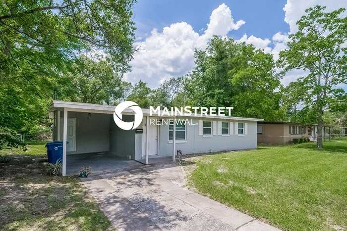 1038 Pheasant Dr - Photo 2 of 16