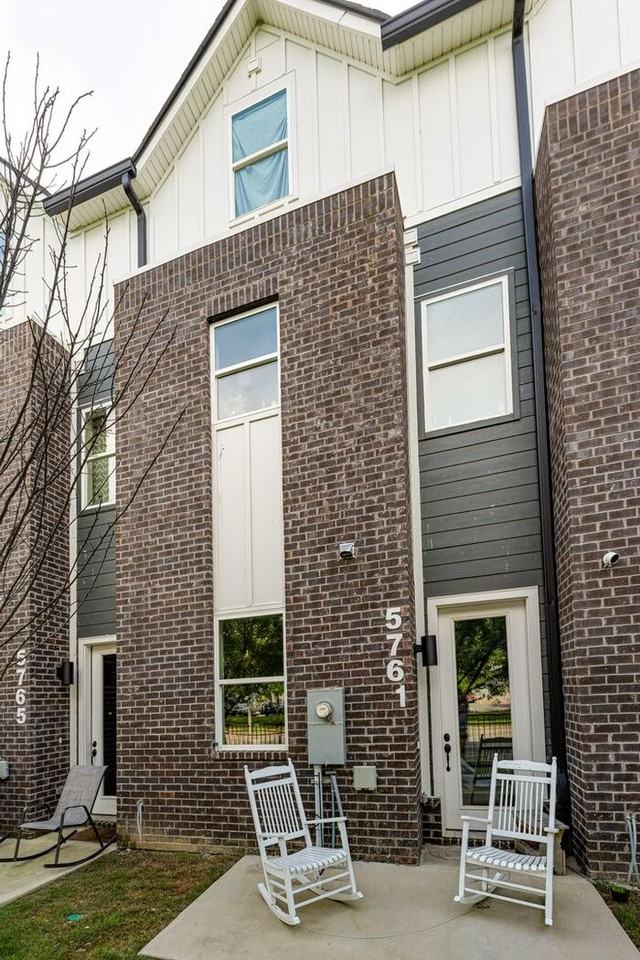 5761 Sofias Cir - Photo 3 of 19