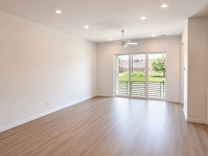 1218 Daybreak Dr - Photo 5 of 20