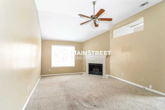 3836 Clarion Dr - Photo 3 of 16