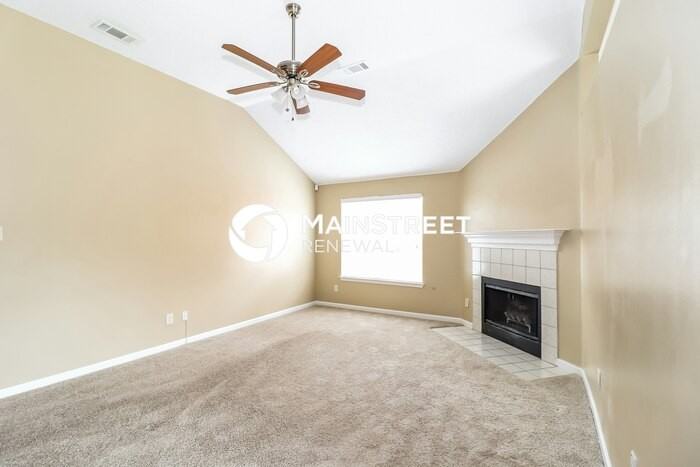 3836 Clarion Dr - Photo 4 of 16