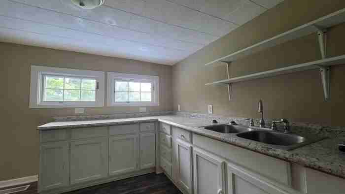 1202 Grover St - Photo 4 of 9