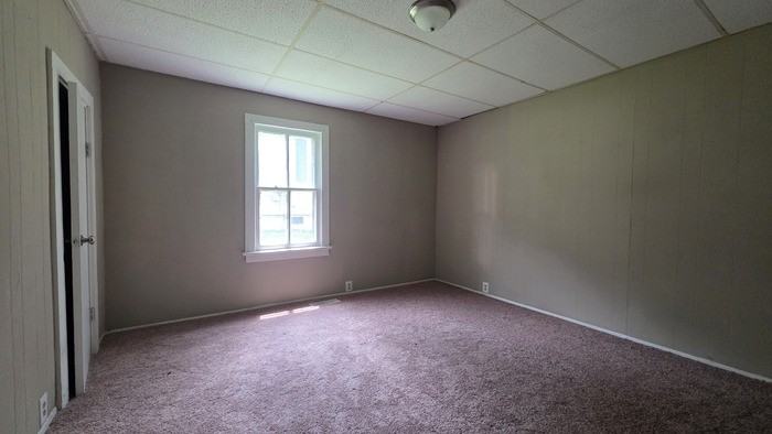 1202 Grover St - Photo 7 of 9