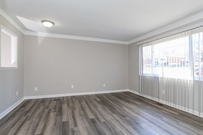 11718 Hamlet Rd - Photo 3 of 11