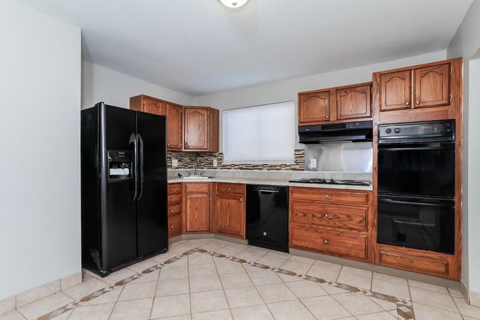 11718 Hamlet Rd - Photo 4 of 11