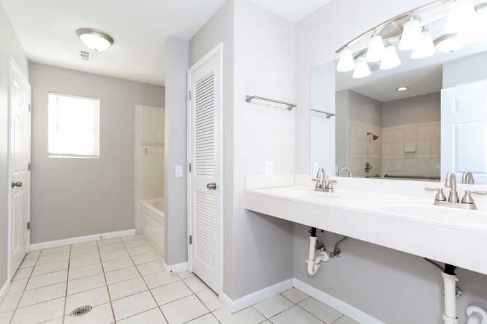 11718 Hamlet Rd - Photo 6 of 11
