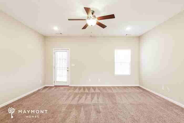 1374 Oak Ln - Photo 4 of 12