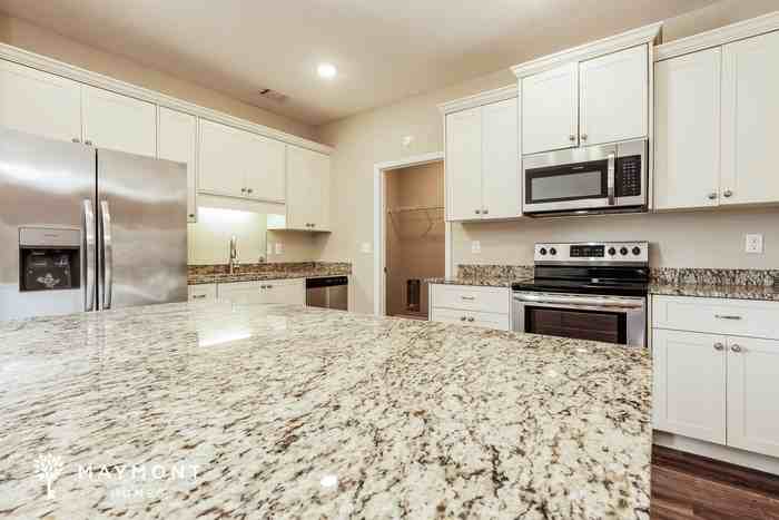 1374 Oak Ln - Photo 5 of 12