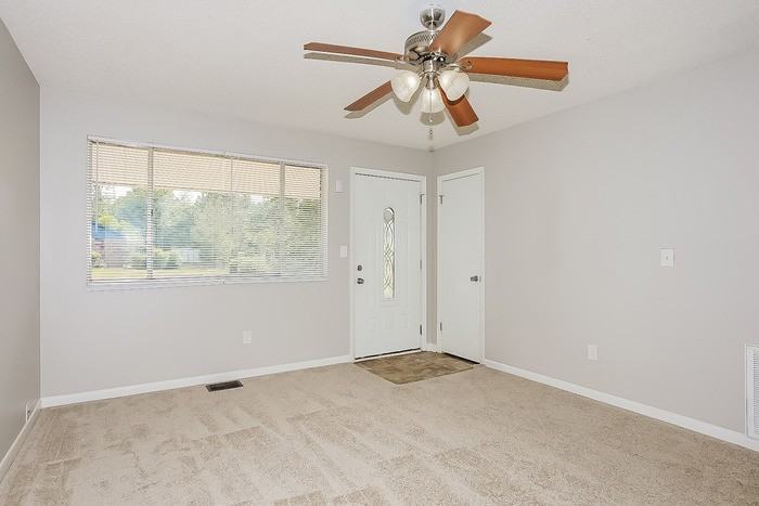 2801 Deen Ave - Photo 4 of 10