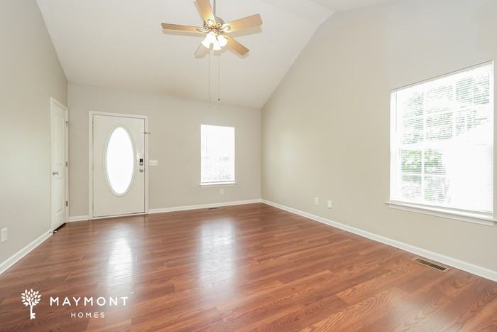 110 Meadow St - Photo 4 of 12