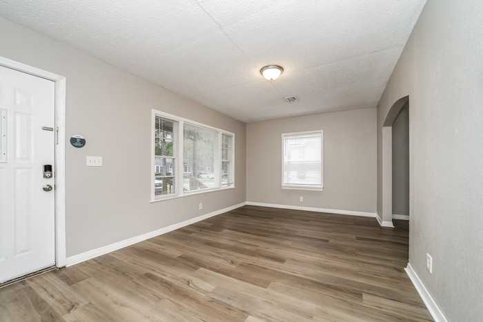 4859 Riverdale Rd - Photo 5 of 17