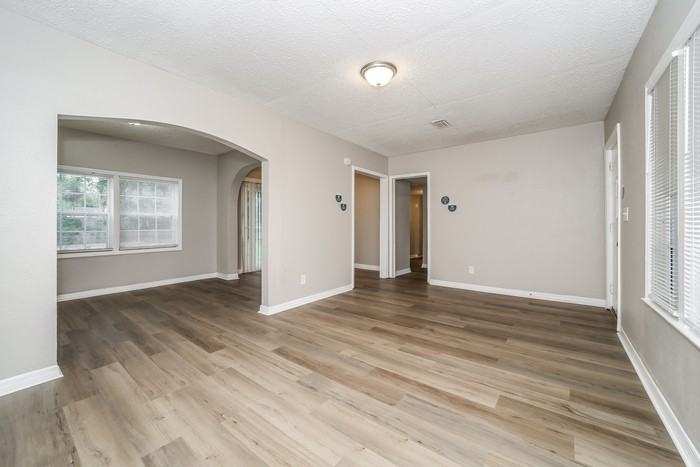 4859 Riverdale Rd - Photo 6 of 17