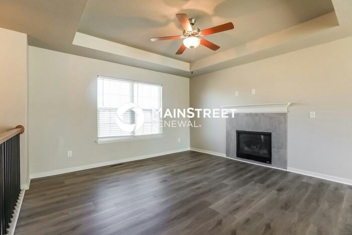 1111 Hampton Dr - Photo 5 of 17