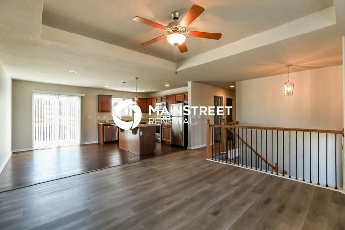 1111 Hampton Dr - Photo 6 of 17