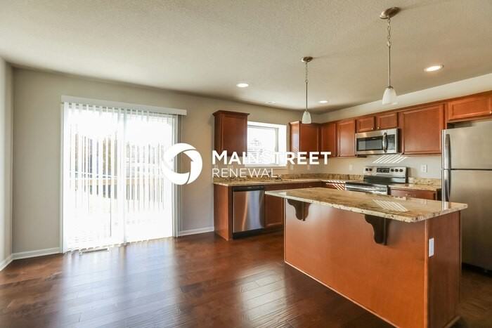 1111 Hampton Dr - Photo 7 of 17