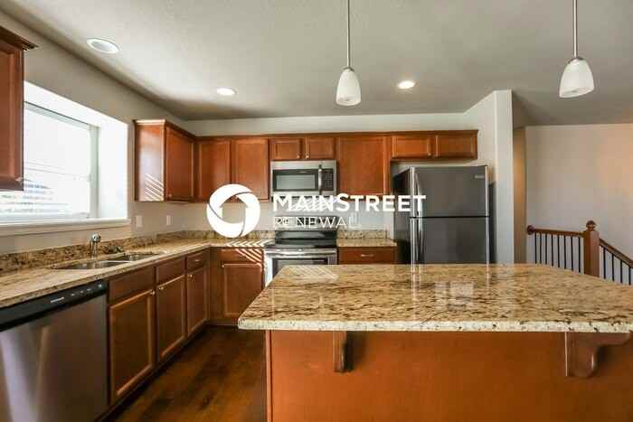 1111 Hampton Dr - Photo 6 of 17