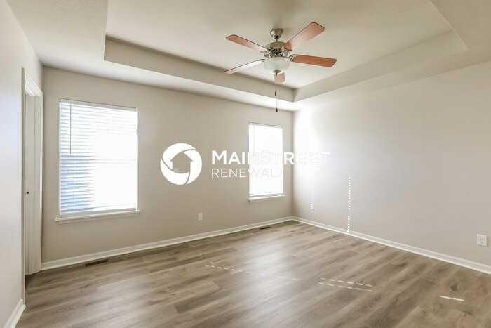 1111 Hampton Dr - Photo 7 of 17