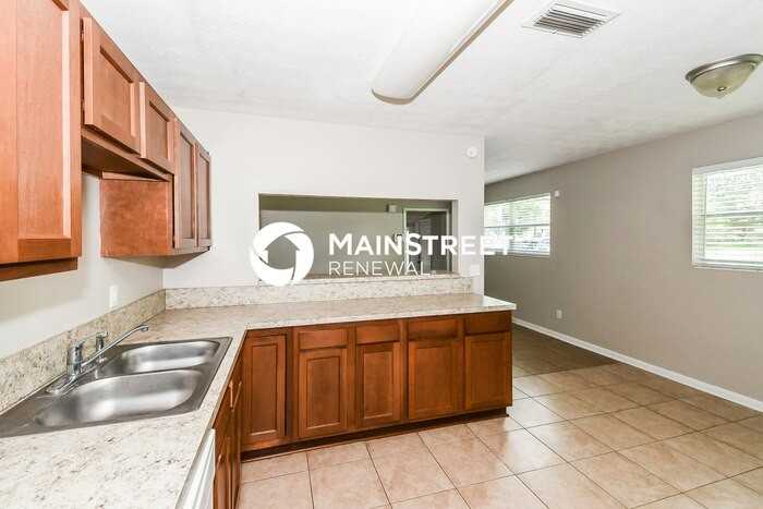 6505 Parvin Dr - Photo 4 of 16
