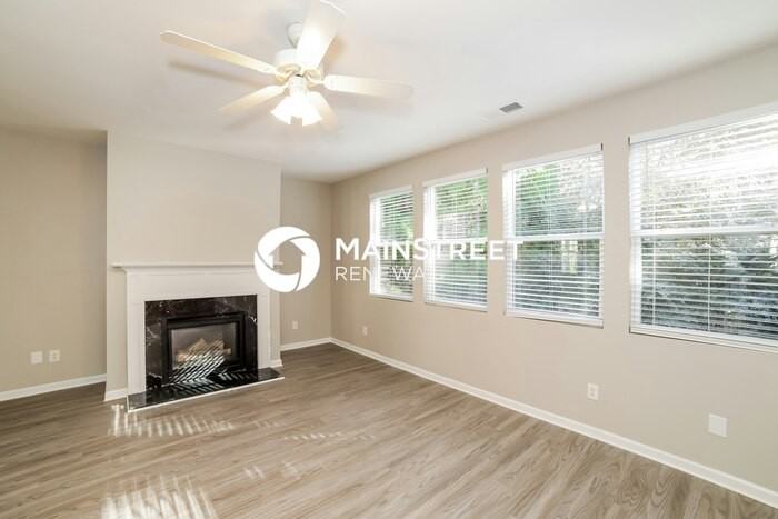 6246 Waverly Ln - Photo 2 of 17