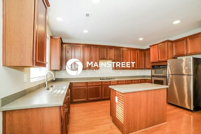 6246 Waverly Ln - Photo 4 of 17