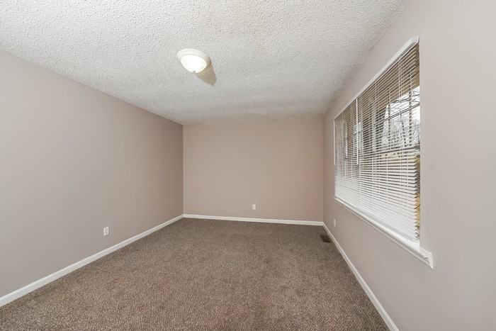 1333 Turf Dr - Photo 2 of 10