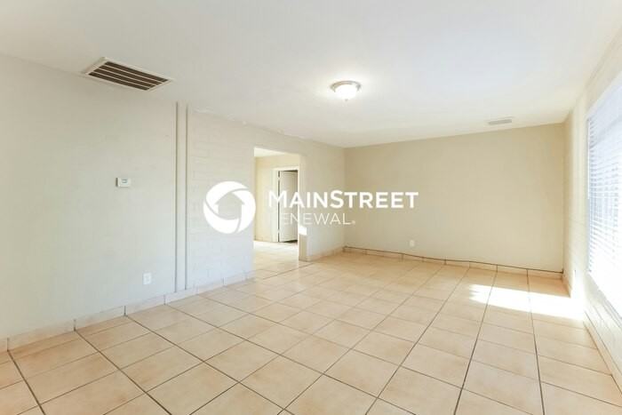4301 N 59th Ave - Photo 3 of 15