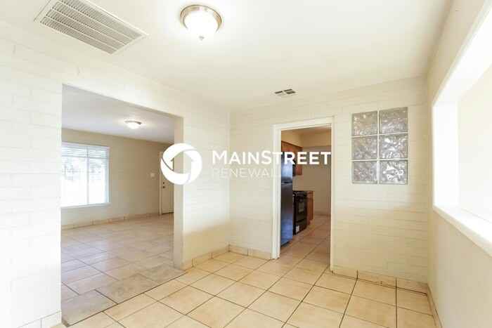 4301 N 59th Ave - Photo 4 of 15