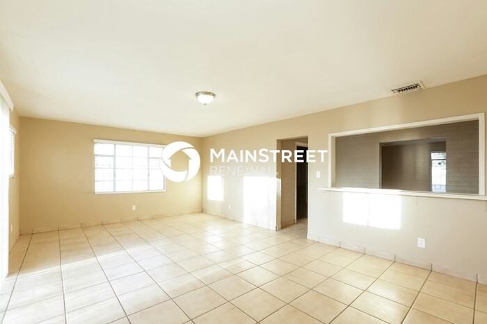 4301 N 59th Ave - Photo 5 of 15