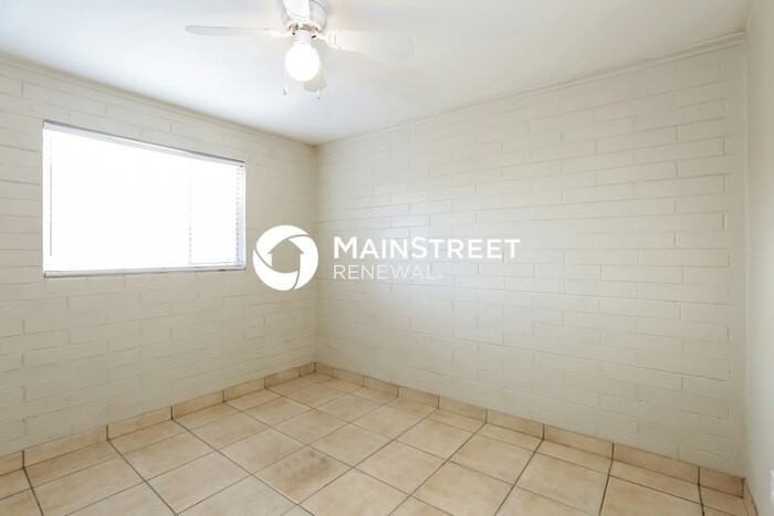4301 N 59th Ave - Photo 7 of 15