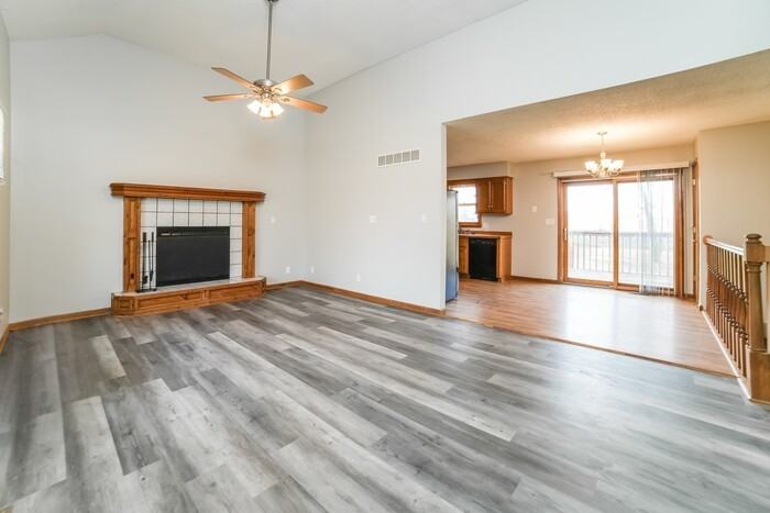 505 E 10th St - Photo 3 of 8
