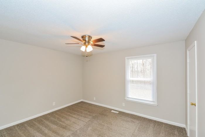 405 Lillie Belle Ln - Photo 7 of 12