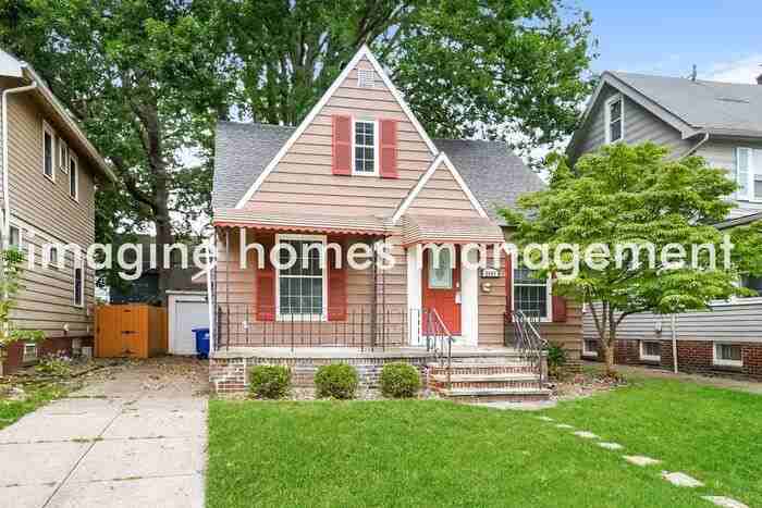 2080 Olive Ave - Photo 4 of 19