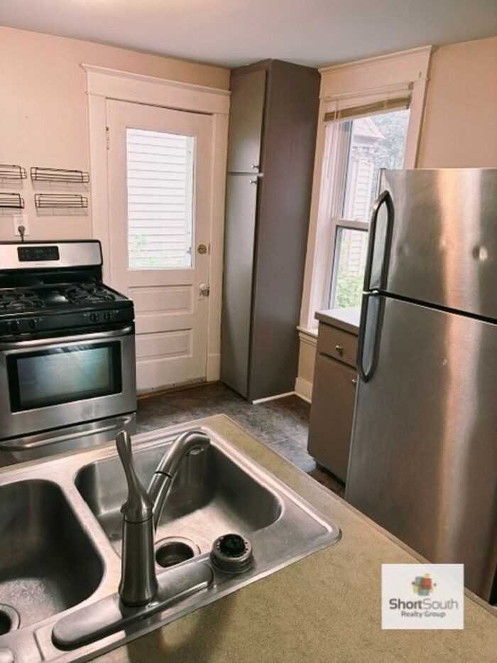 23 Fairbanks St Ne - Photo 3 of 10