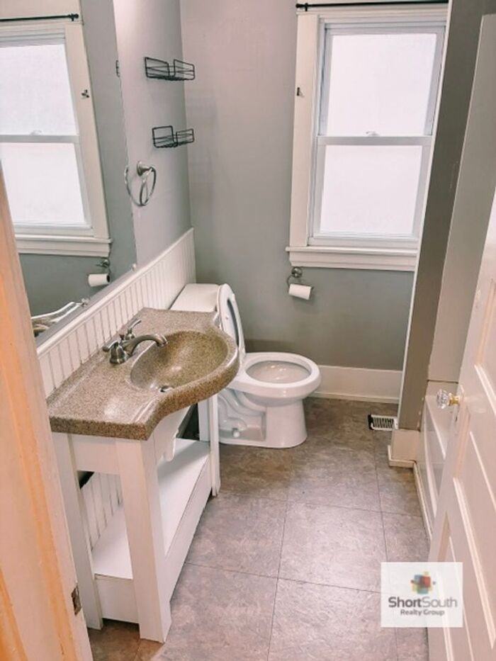 23 Fairbanks St Ne - Photo 7 of 10