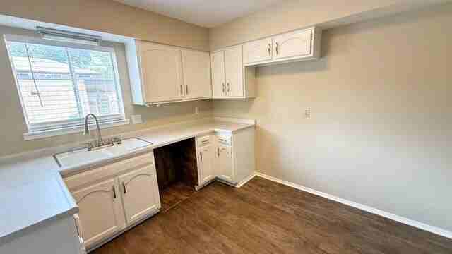 4219 E 56th St - Photo 5 of 17