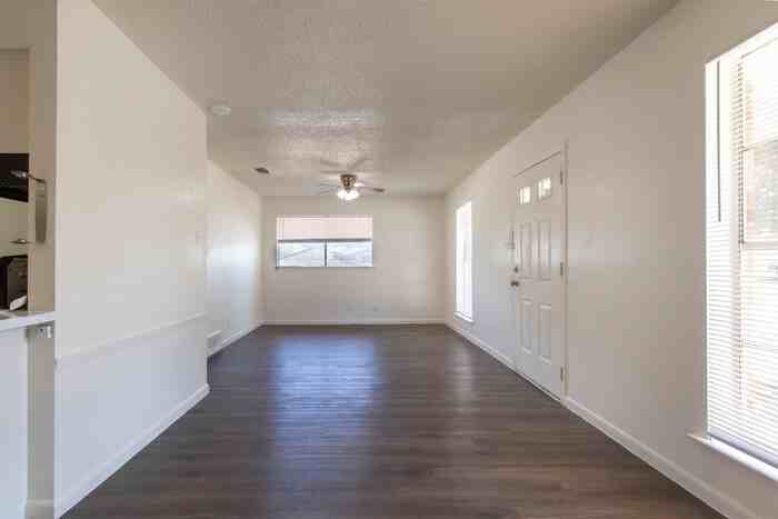 3920 Redstone Rd - Photo 3 of 17