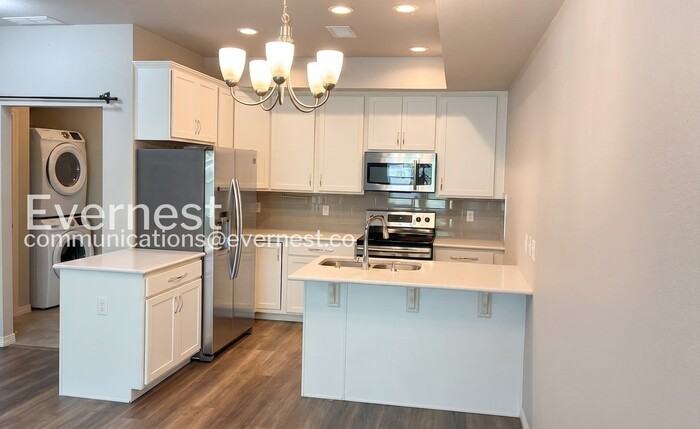 1689 Grand Ave #4 - Photo 3 of 22