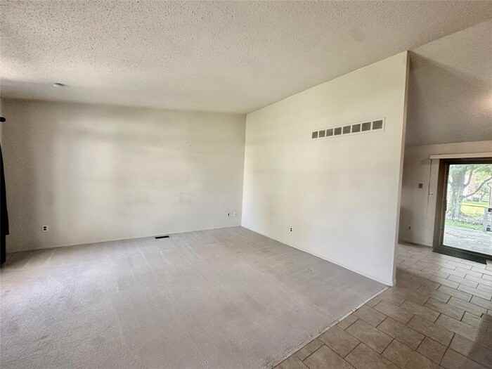 21669 Tulipwood St - Photo 4 of 22