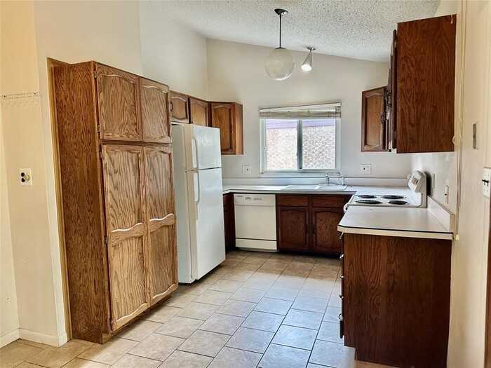 21669 Tulipwood St - Photo 5 of 22