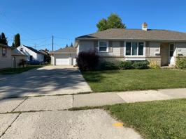 featured image of 418 W 3rd St