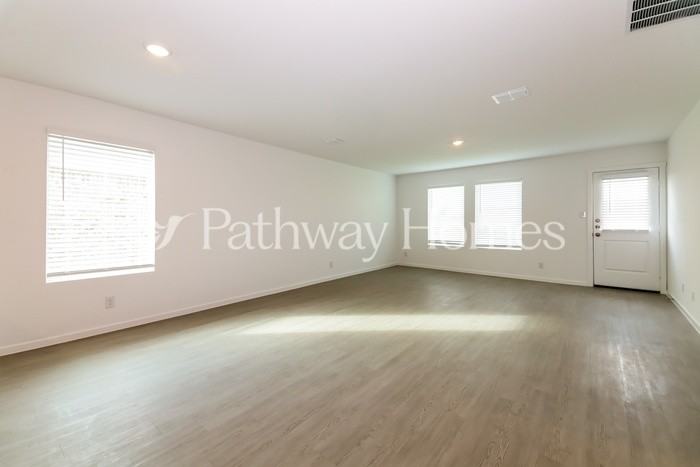 1535 Lanner Meadows Ln - Photo 3 of 16