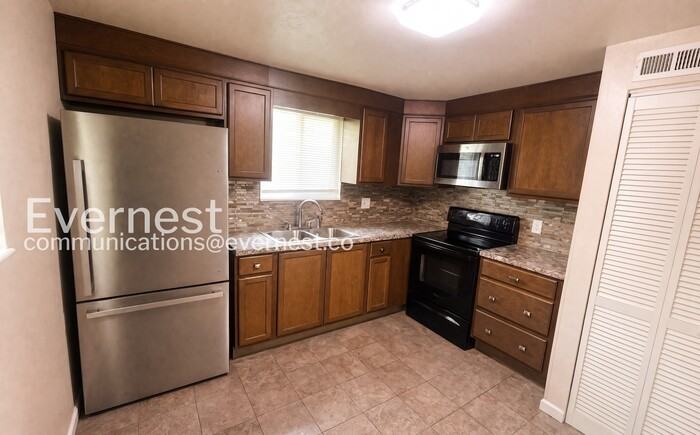 970 Concord Ave - Photo 4 of 17