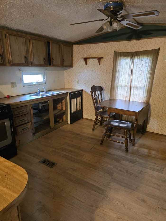 350 Sandybrook Dr - Photo 7 of 21