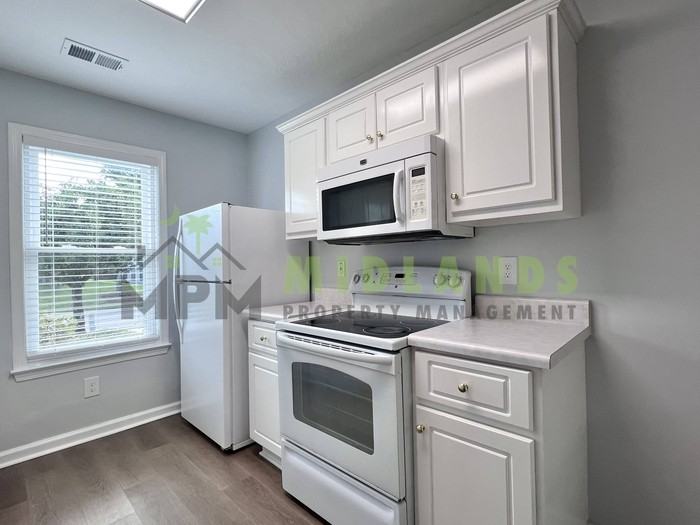 202 Elders Pond Cir - Photo 4 of 40
