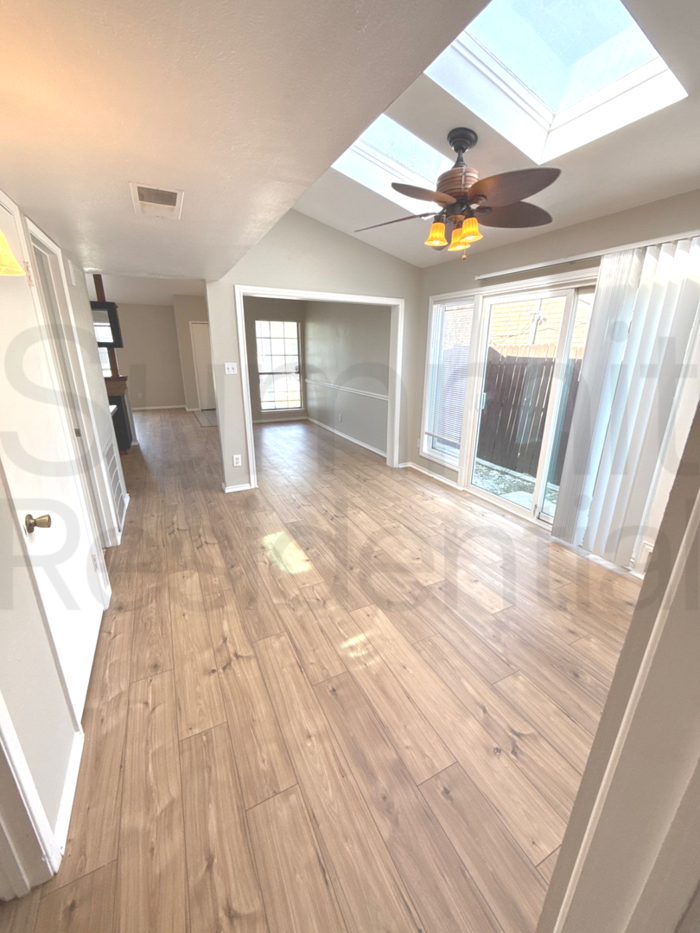 6076 Dooley Dr - Photo 7 of 21